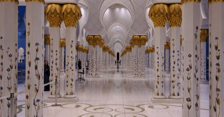 Building Designs - White and Gold Pillars